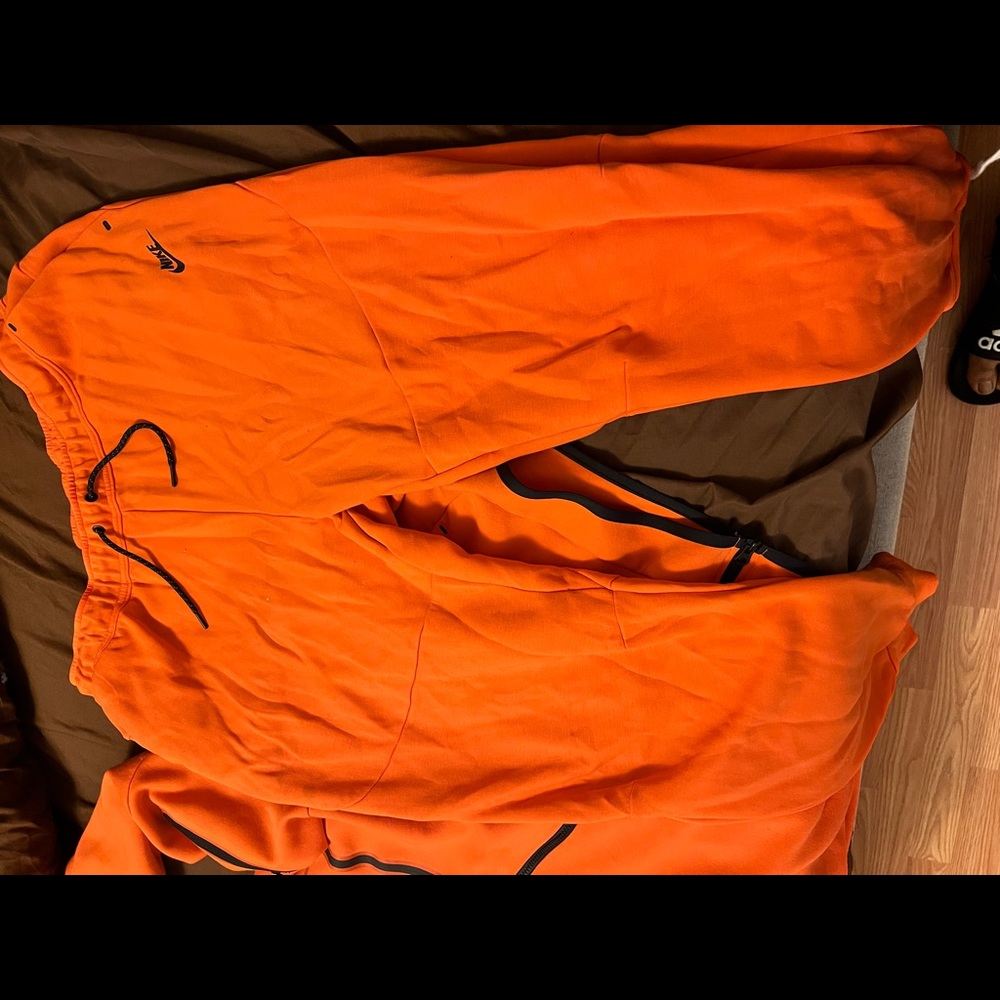 Orange Nike Sportswear Tech fleece Set